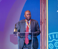 Mozambique-Minister-2.jpg