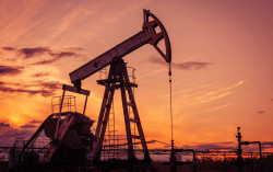 Onshore-oil-rig-canva-.jpg